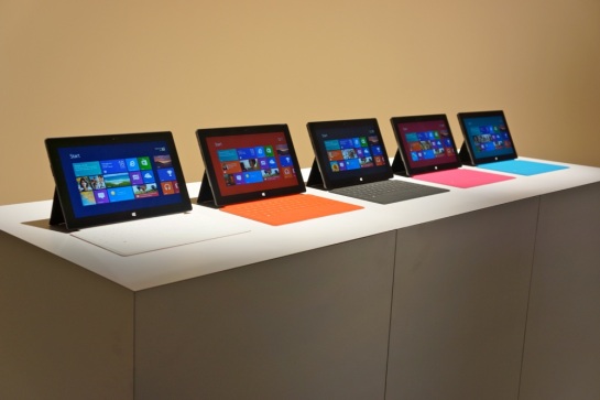 Microsoft-Surface-multiple-devices-on-table-001